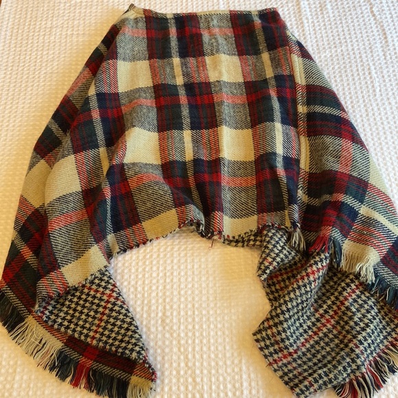 Fleece Sweater Blanket Poncho Tartan Plaid One Size Red Navy Tan Hunter Green - Picture 3 of 10